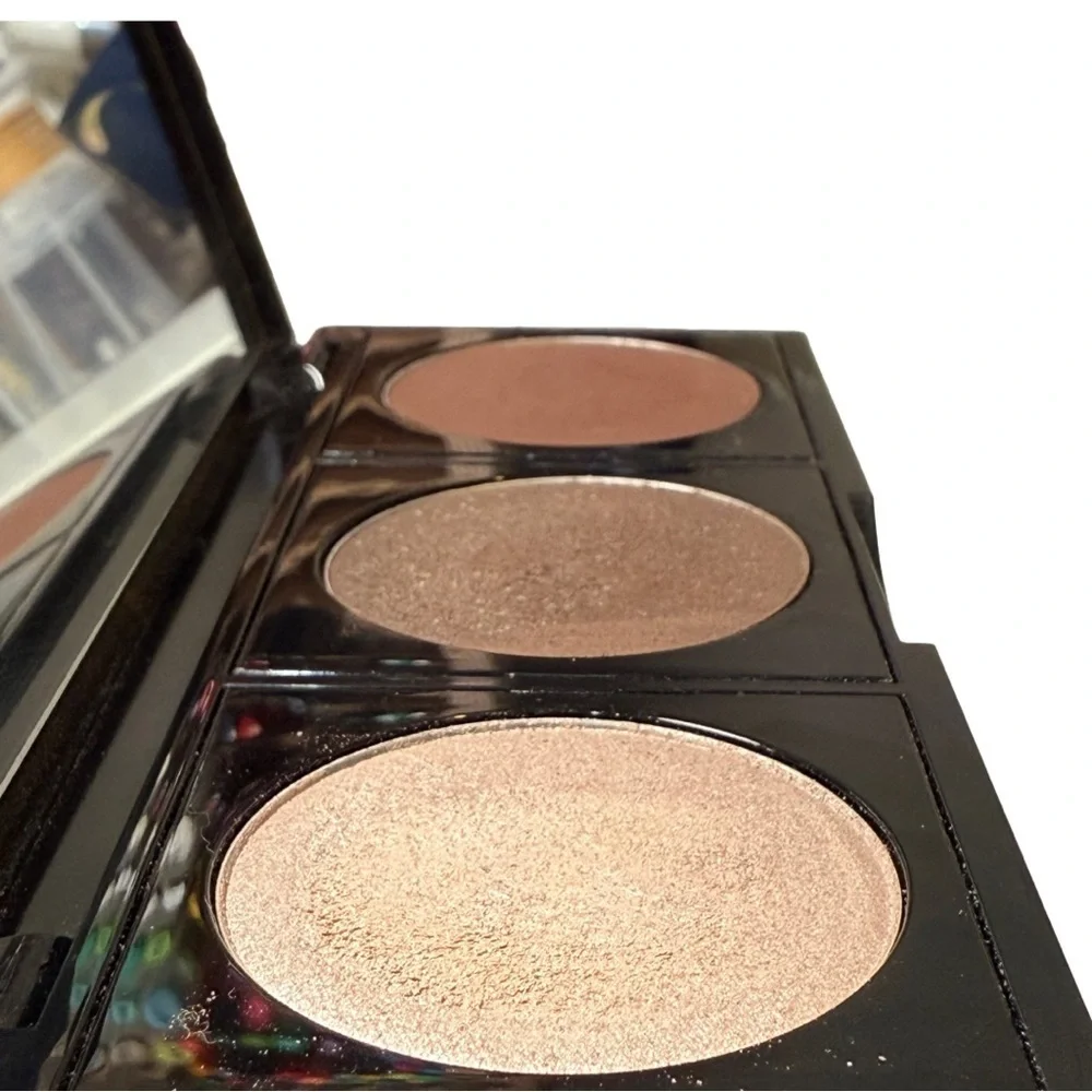 Bobbi Brown eyeshadow trio Coffee Bean 7, Rich Kashmiri 3, Sand Dune 1.